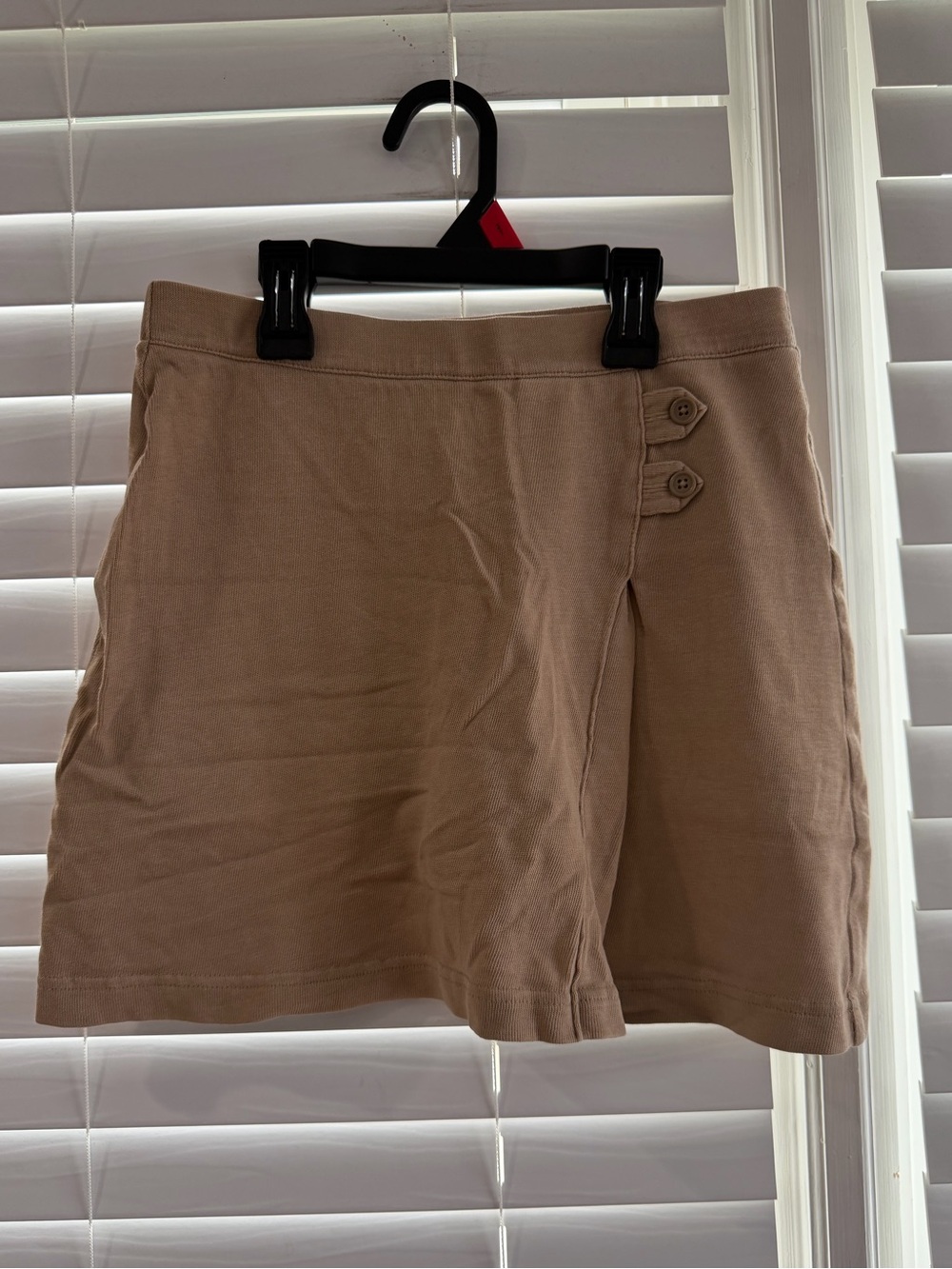 Women’s Tan Uniform Skort Is used in good condition 🤎 Size 12